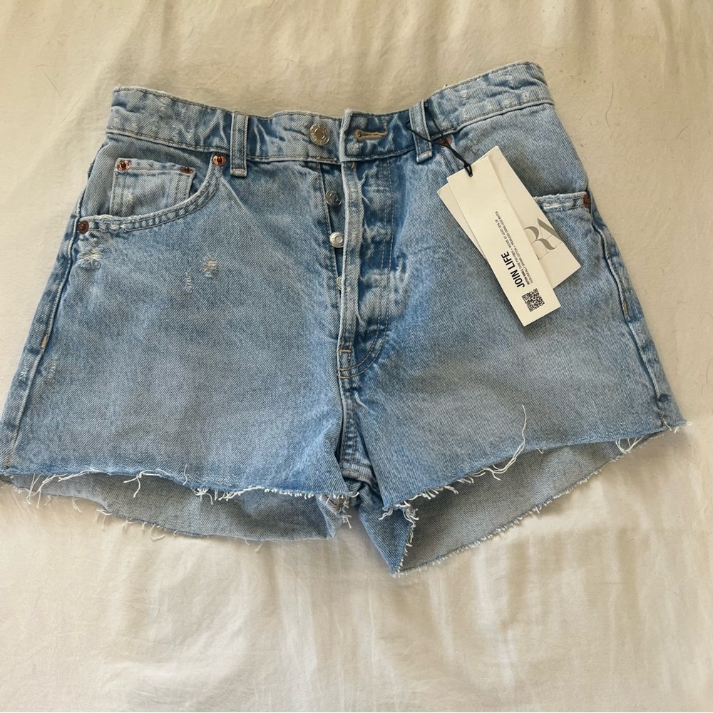 New With Tags!! Womens Zara High Rise Blue Jean Shorts Size USA 2